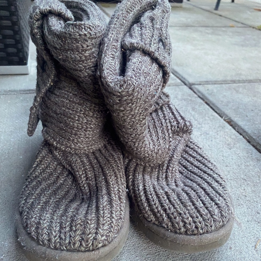 Knit grey Uggs